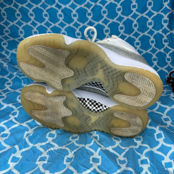 Nike Women’s size 7 Air Jordan 11 retro Vast grey glitter sparkle wmns sneakers - Picture 4 of 11